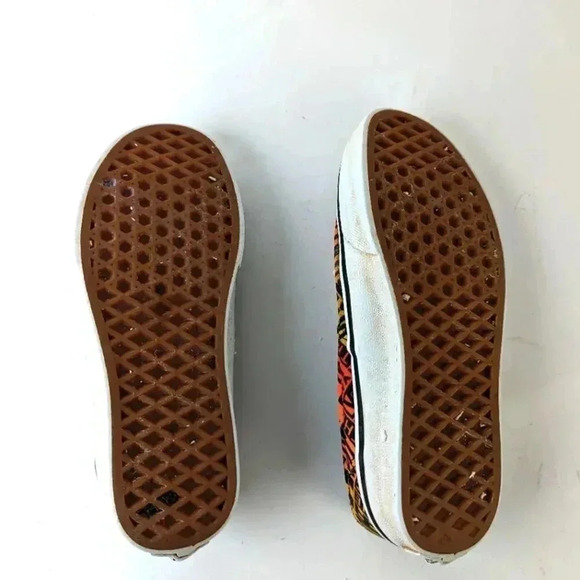 Vans Logo Flame Lace Up Sneakers 5.5 - Picture 5 of 8